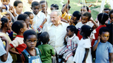 Hermann+Gmeiner+mit+Kindern+in+Jamaica
